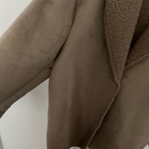 Faux suede light brown jacket. Knee length - Picture 4 of 7